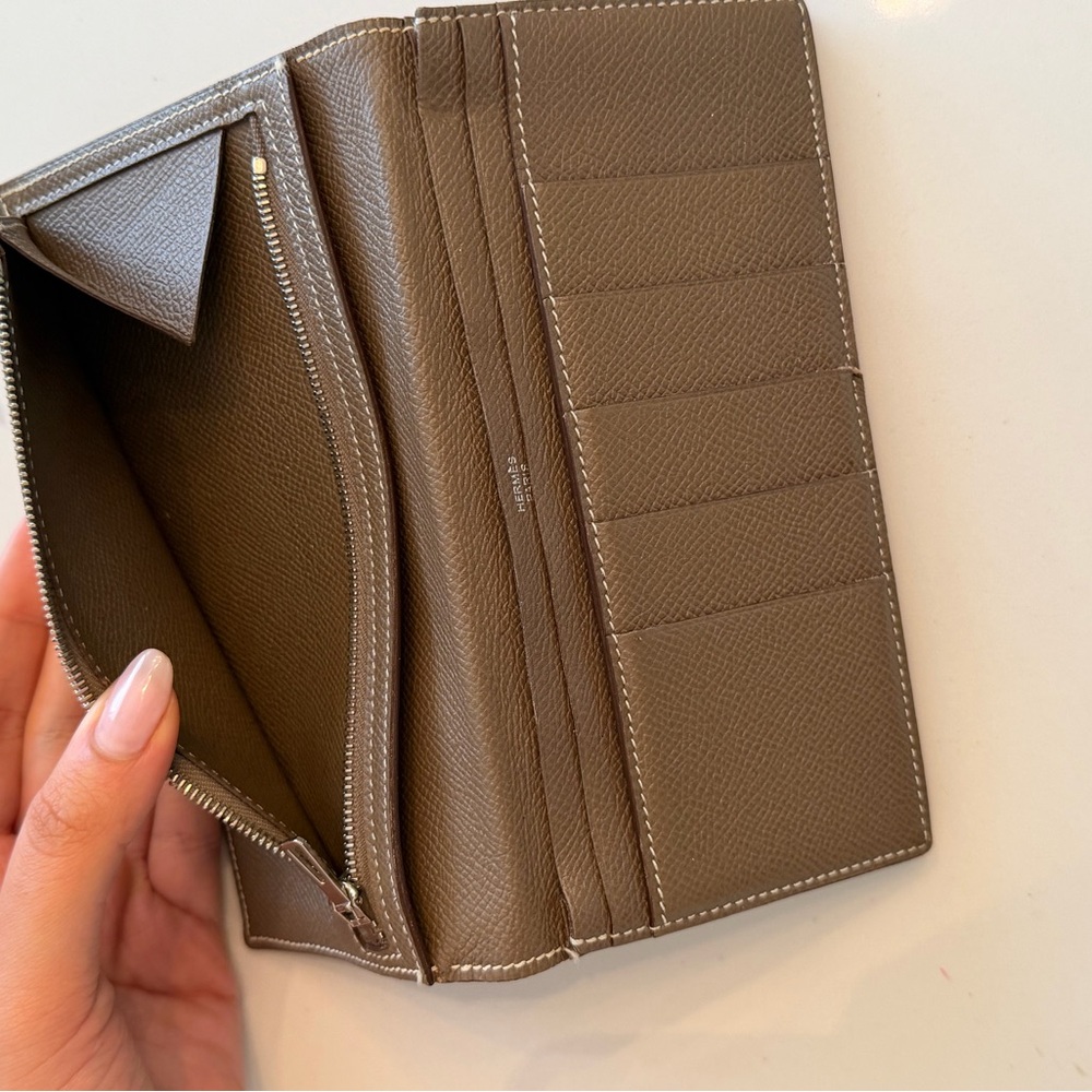Authentic Hermes Bearn wallet in Etoupe palladium hardware - Picture 7 of 7